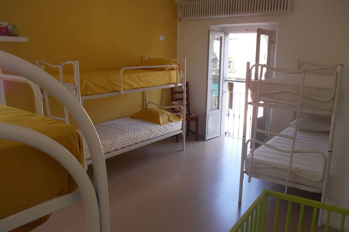 Dormitorio compartido, dormitorio mixto (6 bed places) | 1 dormitorio, ropa de cama de alta calidad, caja fuerte