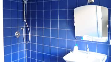 Dormitorio condiviso, dormitorio misto (6 bed places) | Bagno | Asciugacapelli, asciugamani