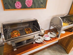 Free daily continental breakfast