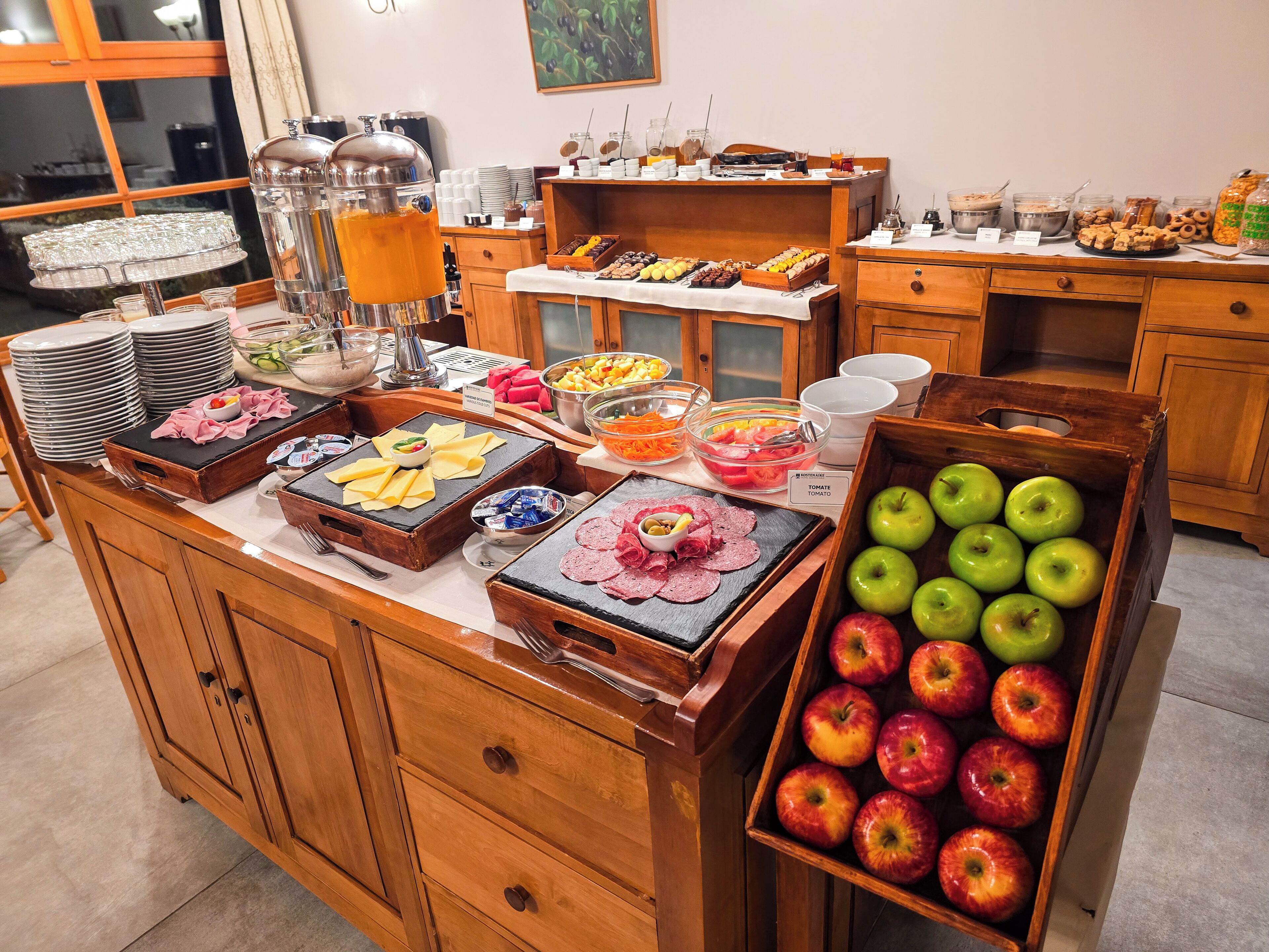 Free daily continental breakfast 