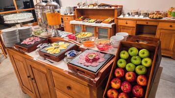 Free daily continental breakfast