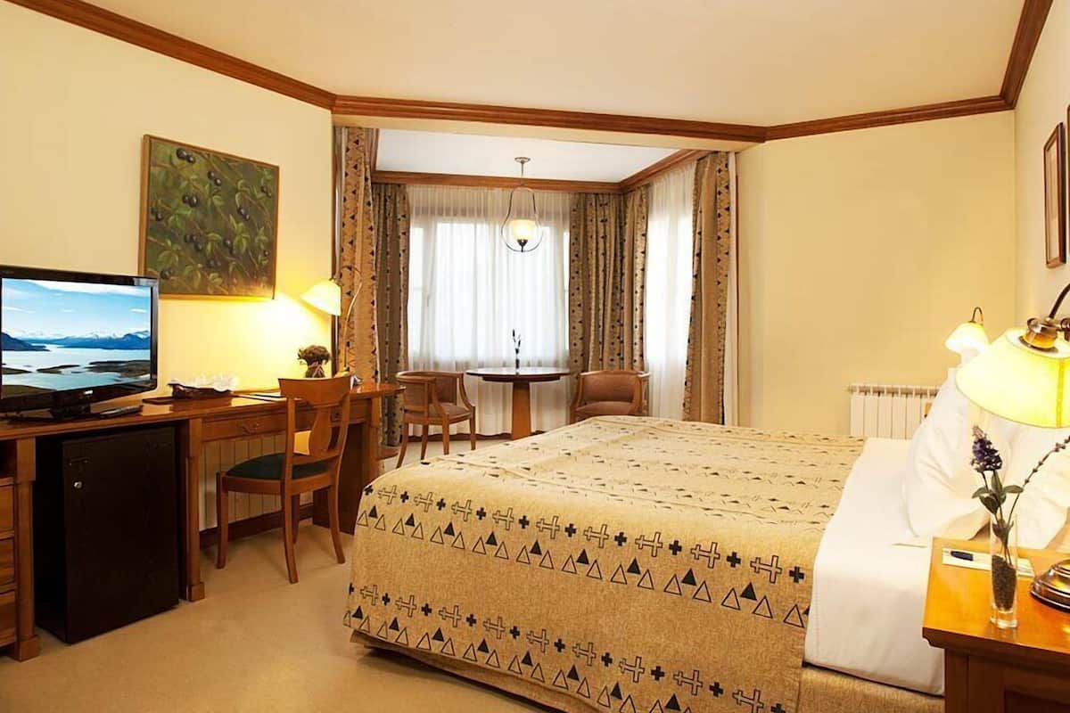 Minibar, in-room safe, desk, free cribs/infant beds