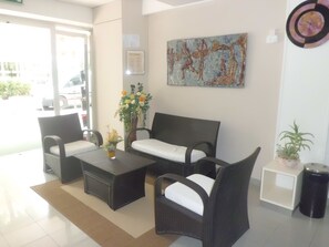 Lobby sitting area - Hotel Senyor (Rimini)