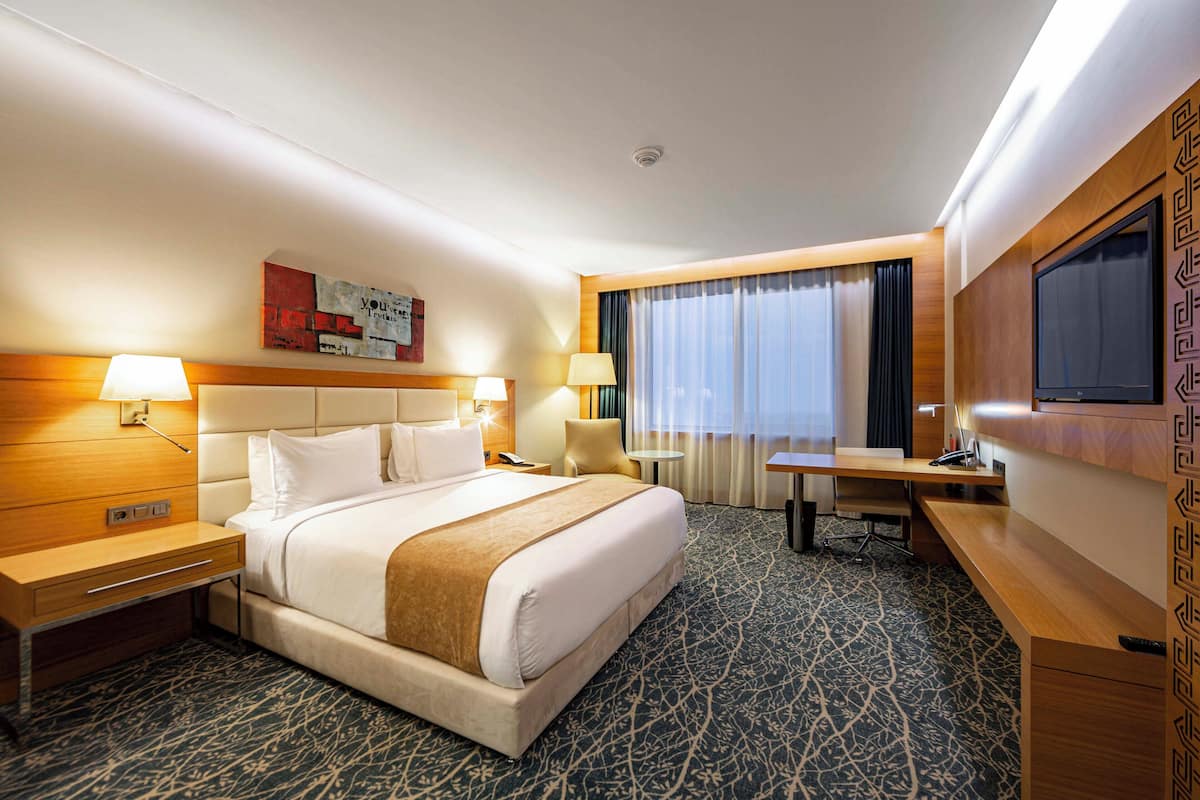 Minibar, in-room safe, desk, soundproofing
