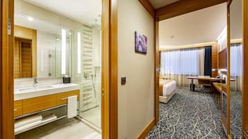 Minibar, Zimmersafe, Schreibtisch, schallisolierte Zimmer