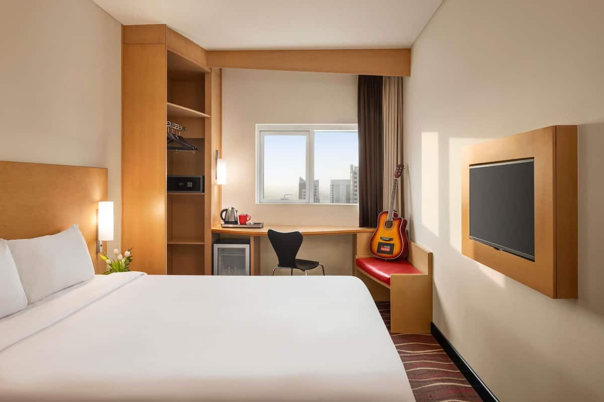 Kamar Double Standar, 1 Tempat Tidur Double | Seprai premium, brankas, meja kerja, dan kedap suara