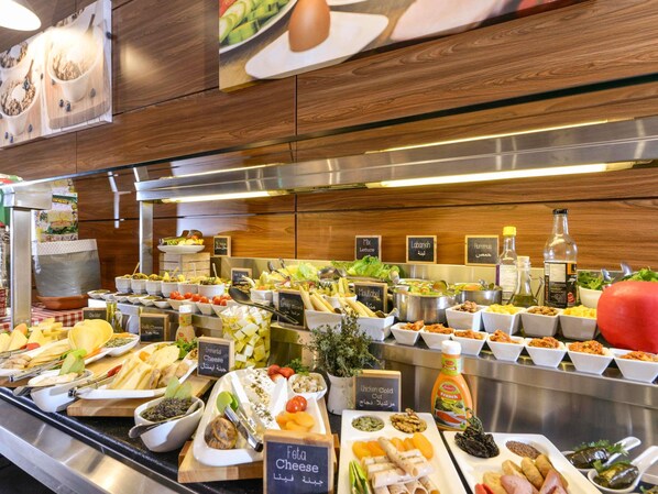 Daily buffet breakfast for a fee - Ibis Seef Manama (Manama)