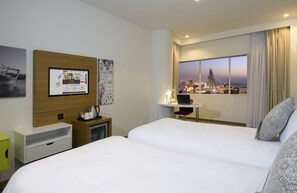 Habitación estándar con 2 camas individuales, 2 camas individuales | Ropa de cama de alta calidad, caja fuerte, escritorio