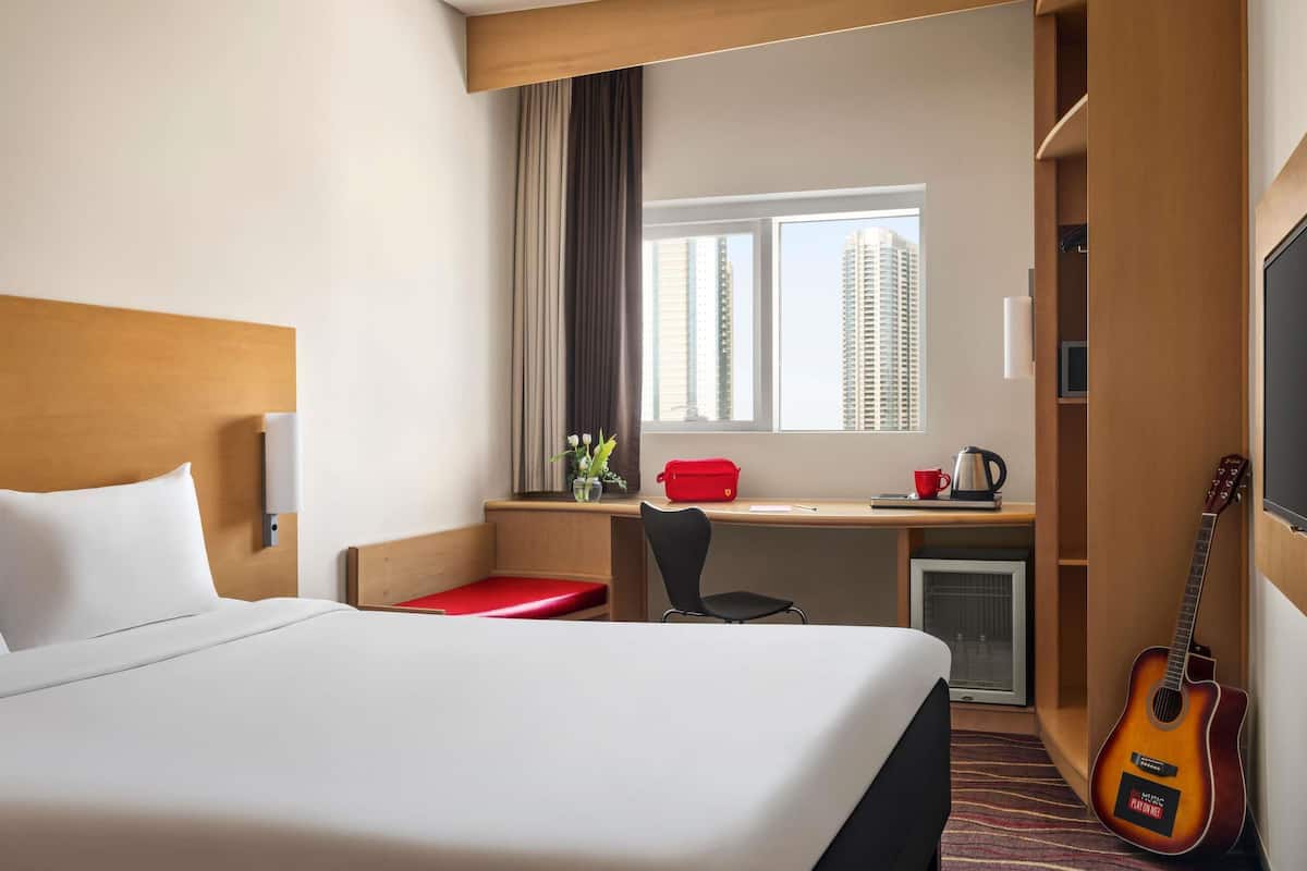 Kamar Superior, 1 Tempat Tidur Double, pemandangan laut terbatas | Seprai premium, brankas, meja kerja, dan kedap suara