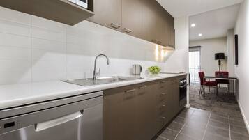 Full-sized fridge, microwave, stovetop, coffee/tea maker