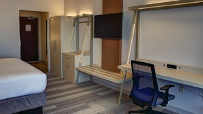 Desk, blackout curtains, iron/ironing board, free cots/infant beds - Holiday Inn Express & Suites Spencer by IHG (Spencer)