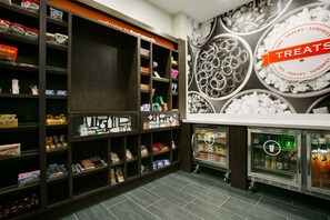 Snack bar - Hampton Inn & Suites Dallas/Ft. Worth Airport South (Fort Worth)