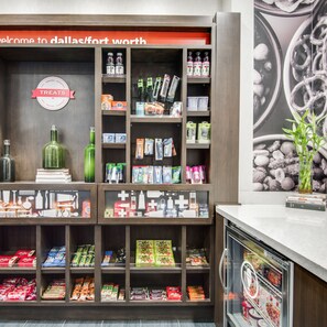 Gift shop - Hampton Inn & Suites Dallas/Ft. Worth Airport South (Fort Worth)