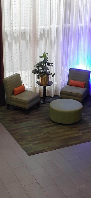 Lobby sitting area - Americas Best Value Inn & Suites Phenix City (Phenix City)