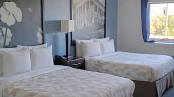 Ropa de cama de alta calidad, escritorio y cortinas blackout