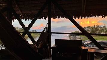 Suite, balcón, vista al lago (Flotante) | Ropa de cama