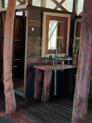 Suite, balcón, vista al lago (Flotante) | Servicios de la habitación