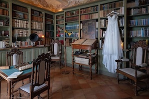 Library - Palazzo Suriano Amalfi Coast (Vietri sul Mare)