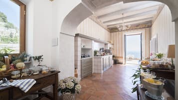 Breakfast area