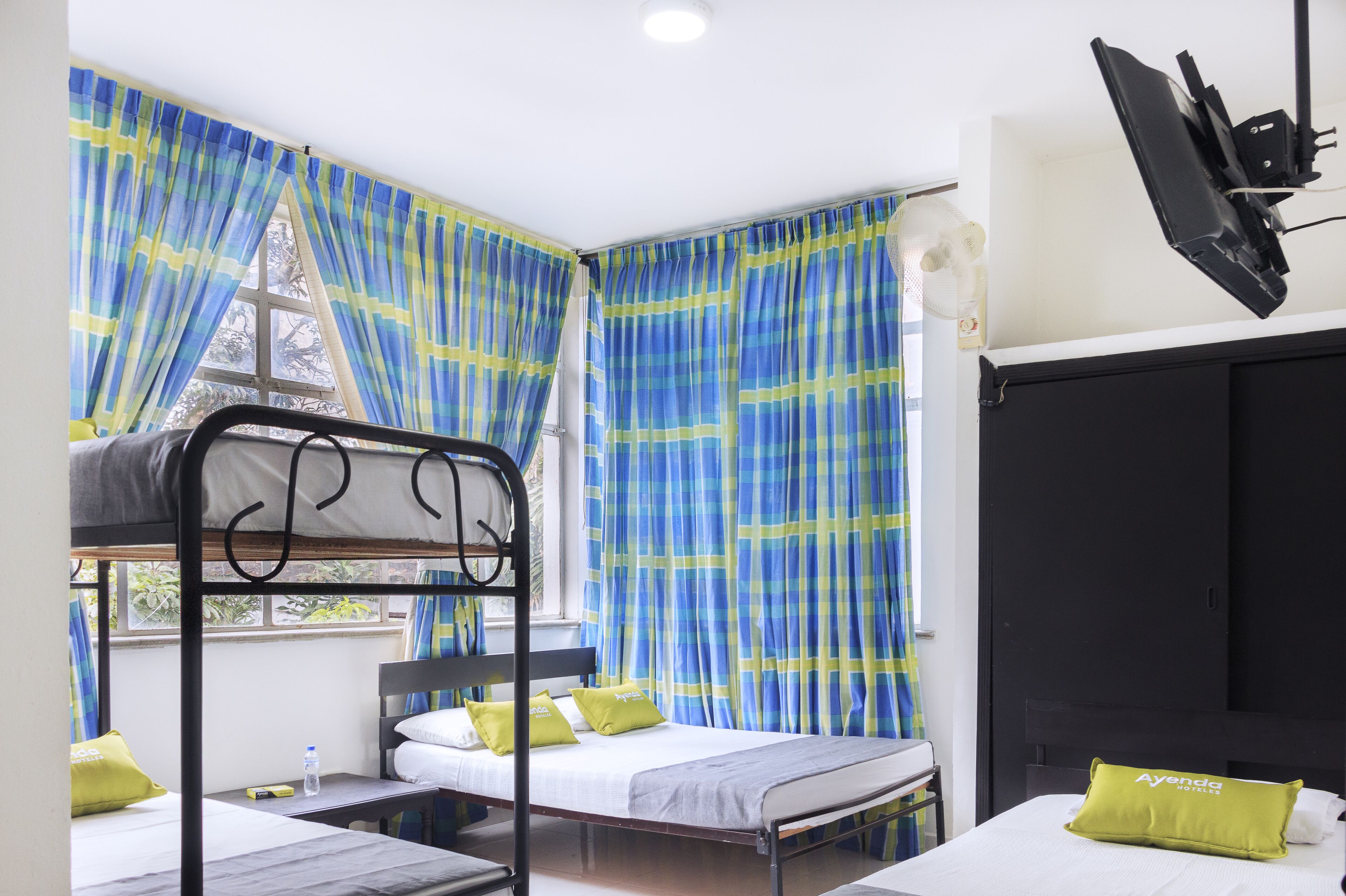 family room | free wifi, bed sheets