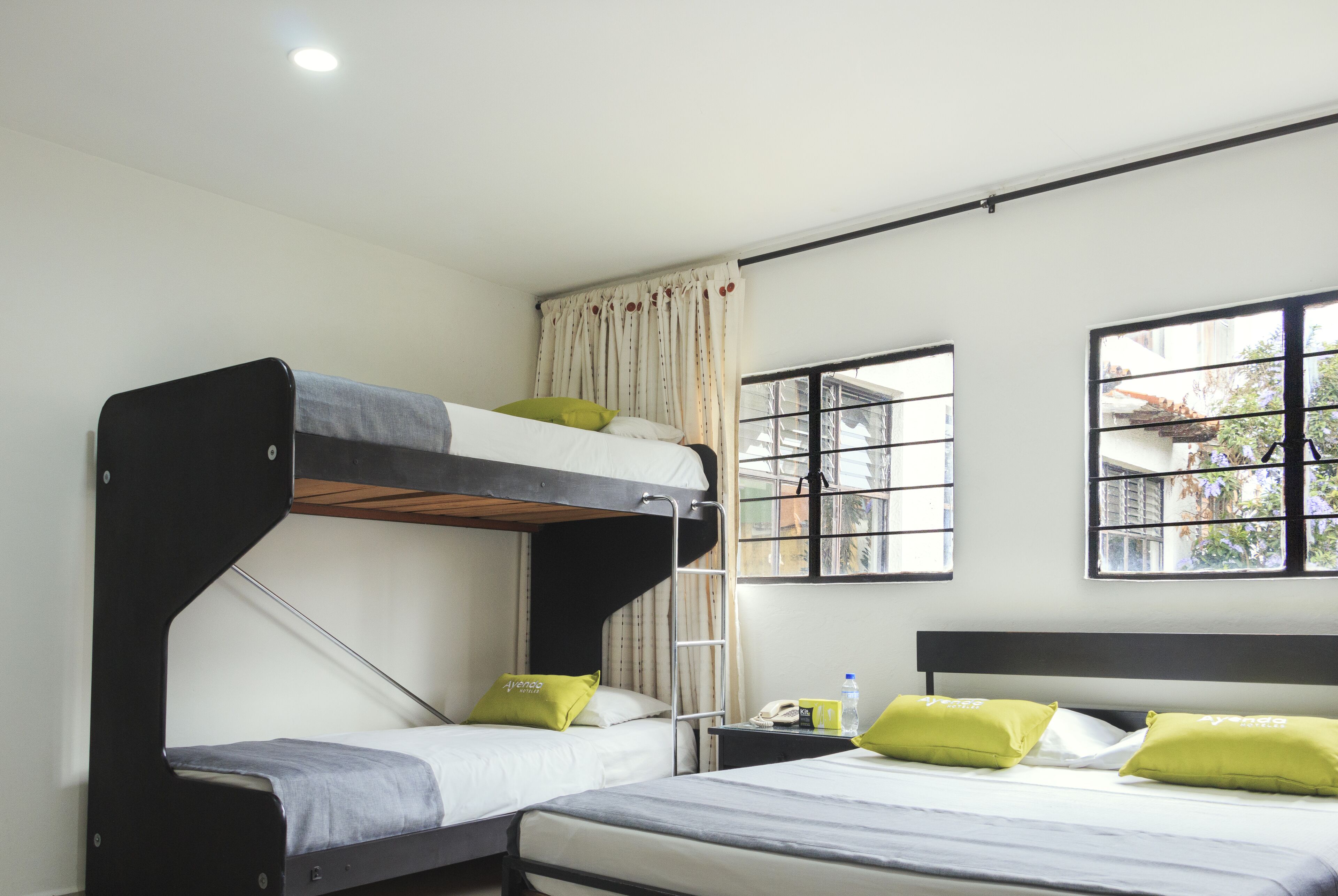standard quadruple room | free wifi, bed sheets