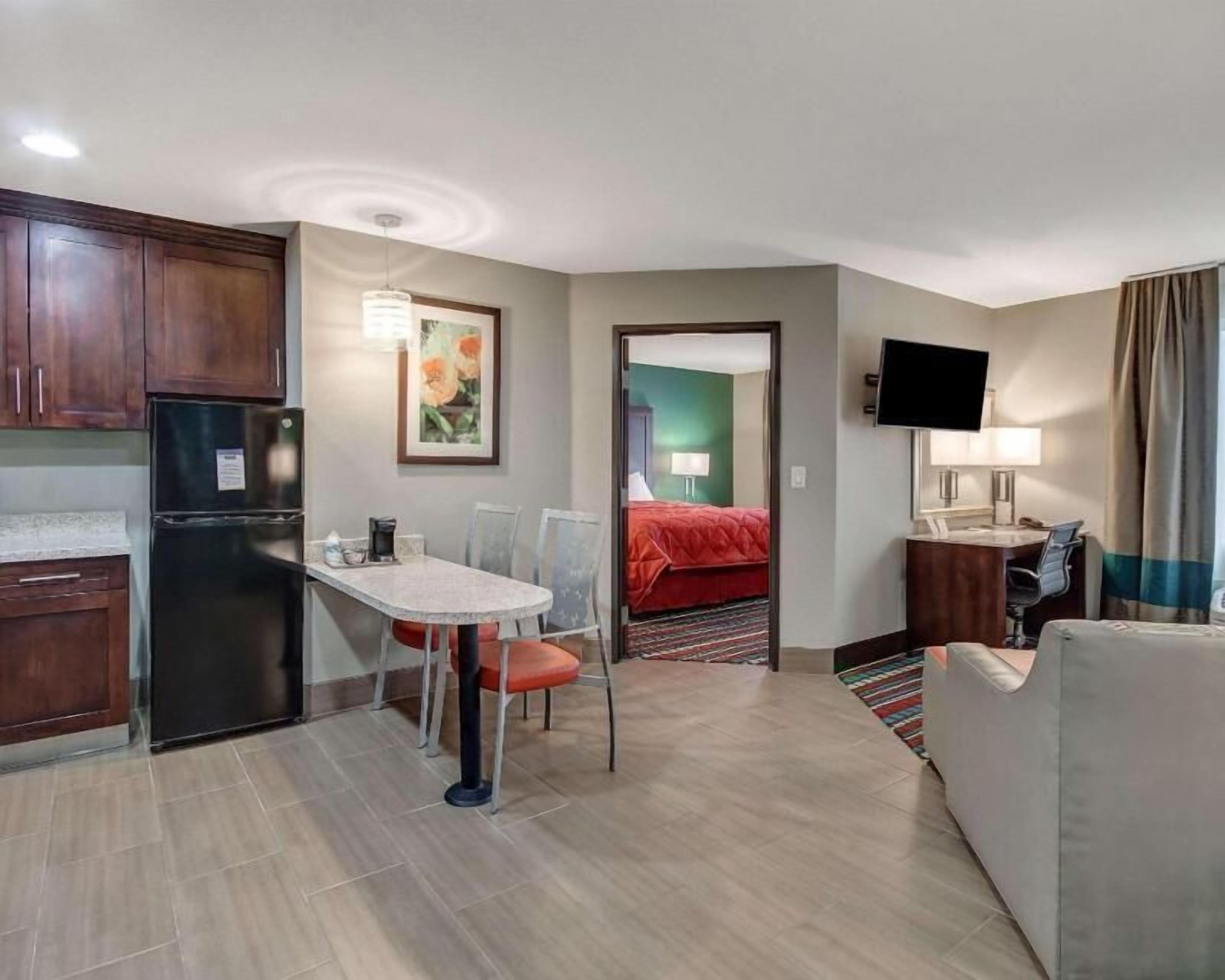 1 bedroom, premium bedding, pillowtop beds, desk
