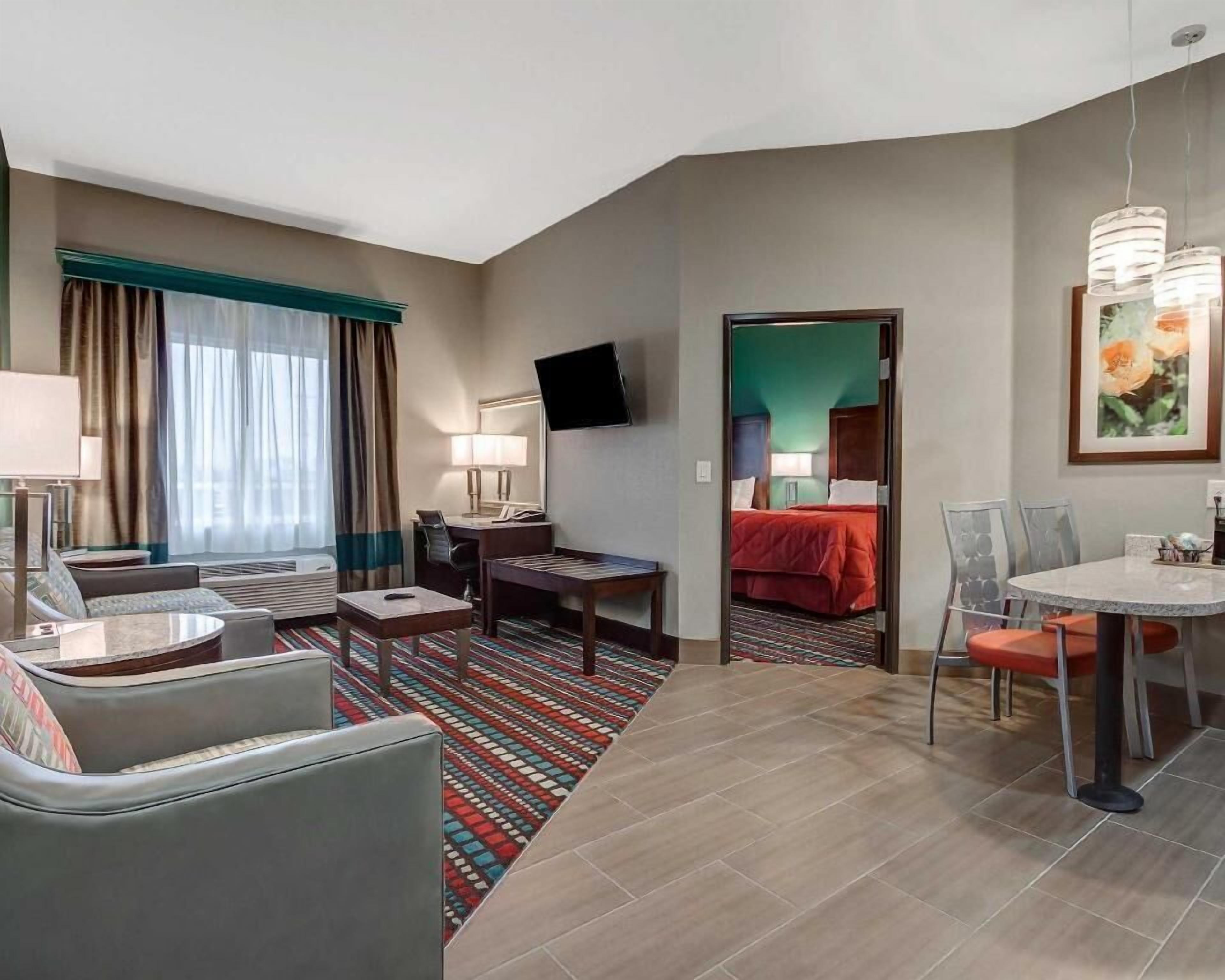 1 bedroom, premium bedding, pillowtop beds, desk