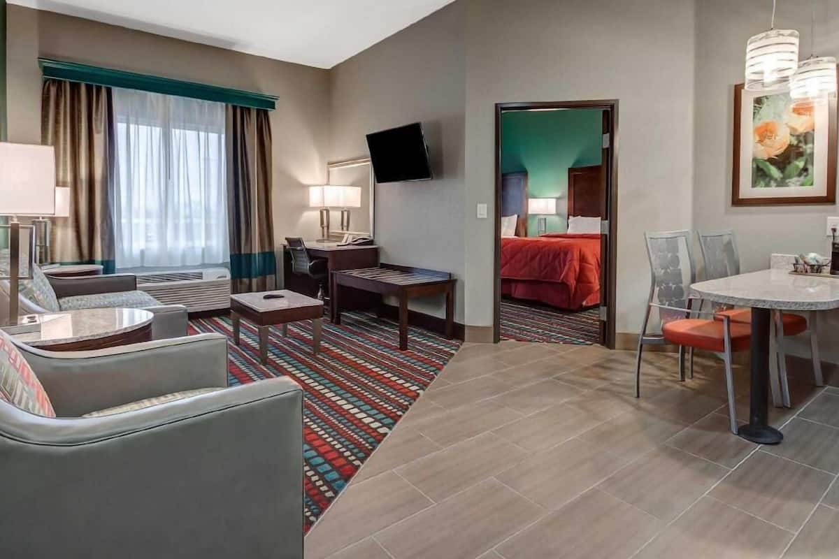 1 bedroom, premium bedding, pillowtop beds, desk
