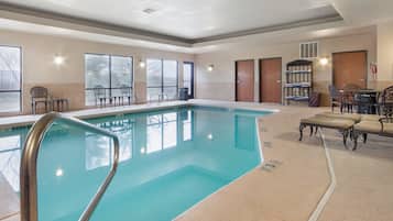 Una piscina cubierta