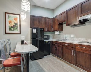 Full-size fridge, microwave, stovetop, dishwasher