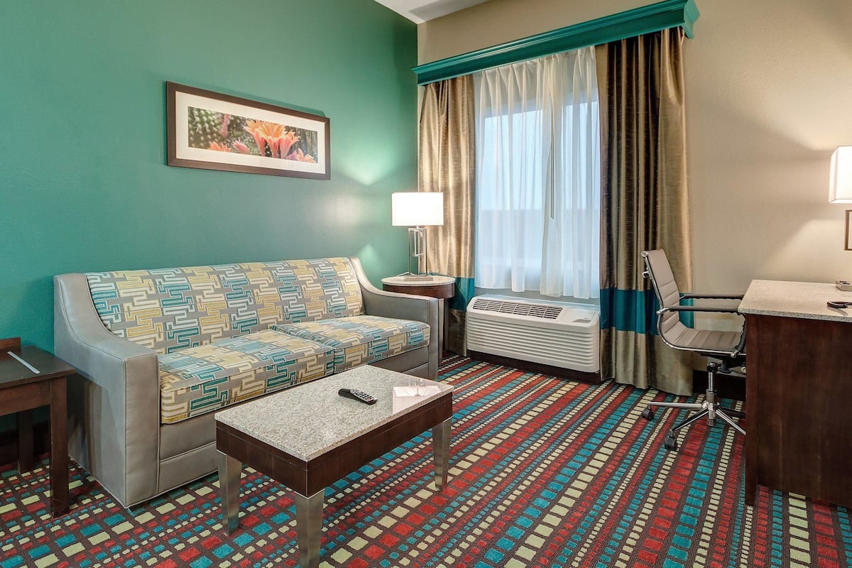 1 bedroom, premium bedding, pillow-top beds, desk