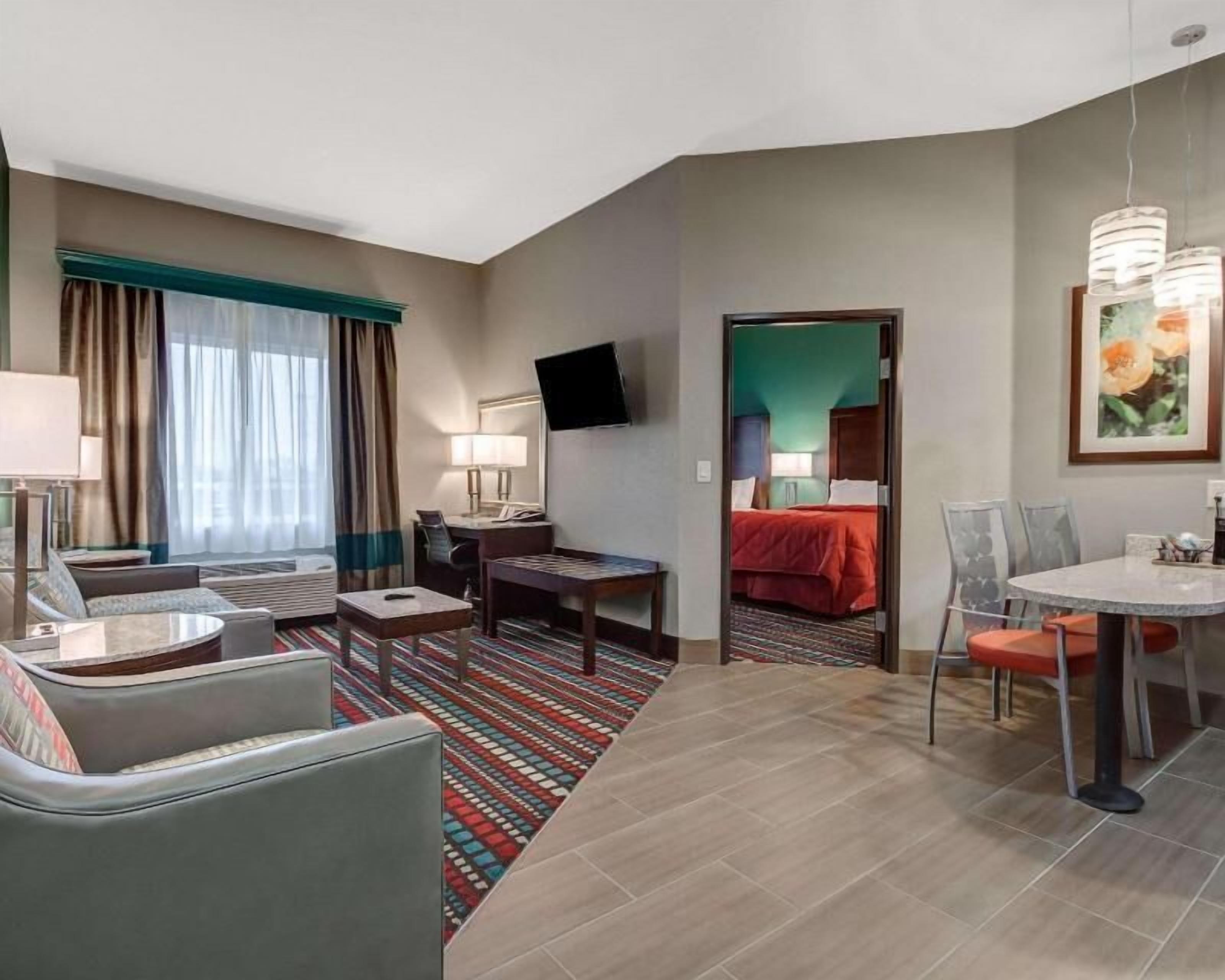 1 bedroom, premium bedding, pillowtop beds, desk