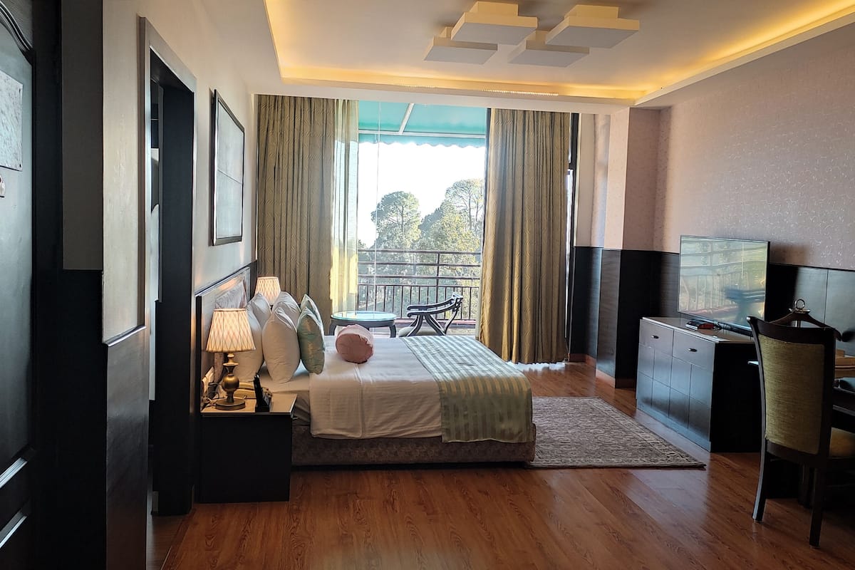 minibar, in-room safe, desk, iron/ironing board