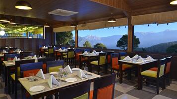 Breakfast, lunch, dinner served; international cuisine