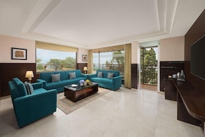 Suíte, 1 cama King, vista para a montanha (Presidential Suite) | Área de estar | TV LCD 32 polegadas com canais via satélite, TV