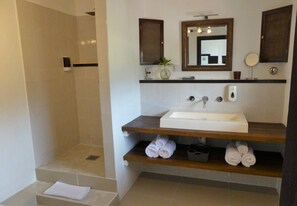 Apartemen Mewah, 1 Tempat Tidur King (Buckingham Apartment) | Wastafel kamar mandi