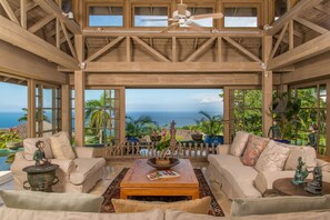 LED-tv, dvd-spelare, en iPod-dockningsstation och ett bordtennisbord