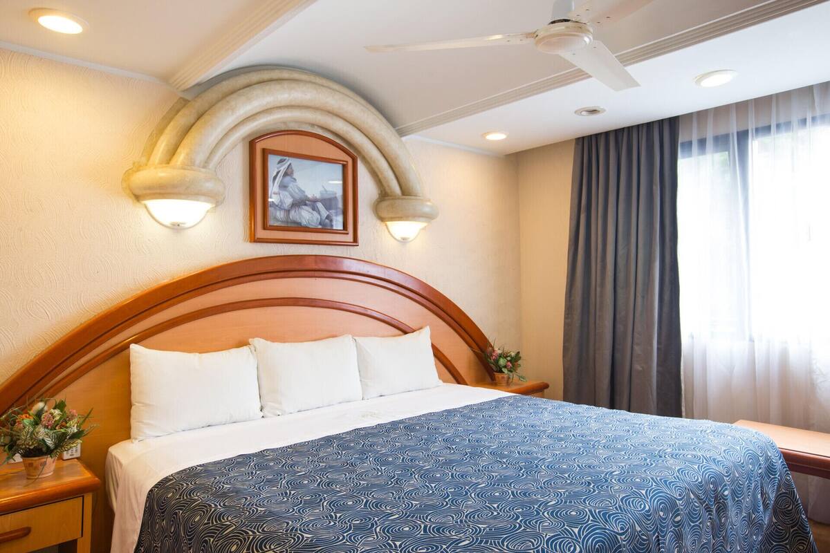 In-room safe, free WiFi