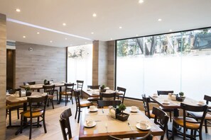 Colazione a pagamento, servita tutte le mattine 