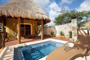 Cabaña Deluxe, 1 cama de matrimonio grande, piscina privada, vistas al jardín (Palapa Roof) | Terraza o patio