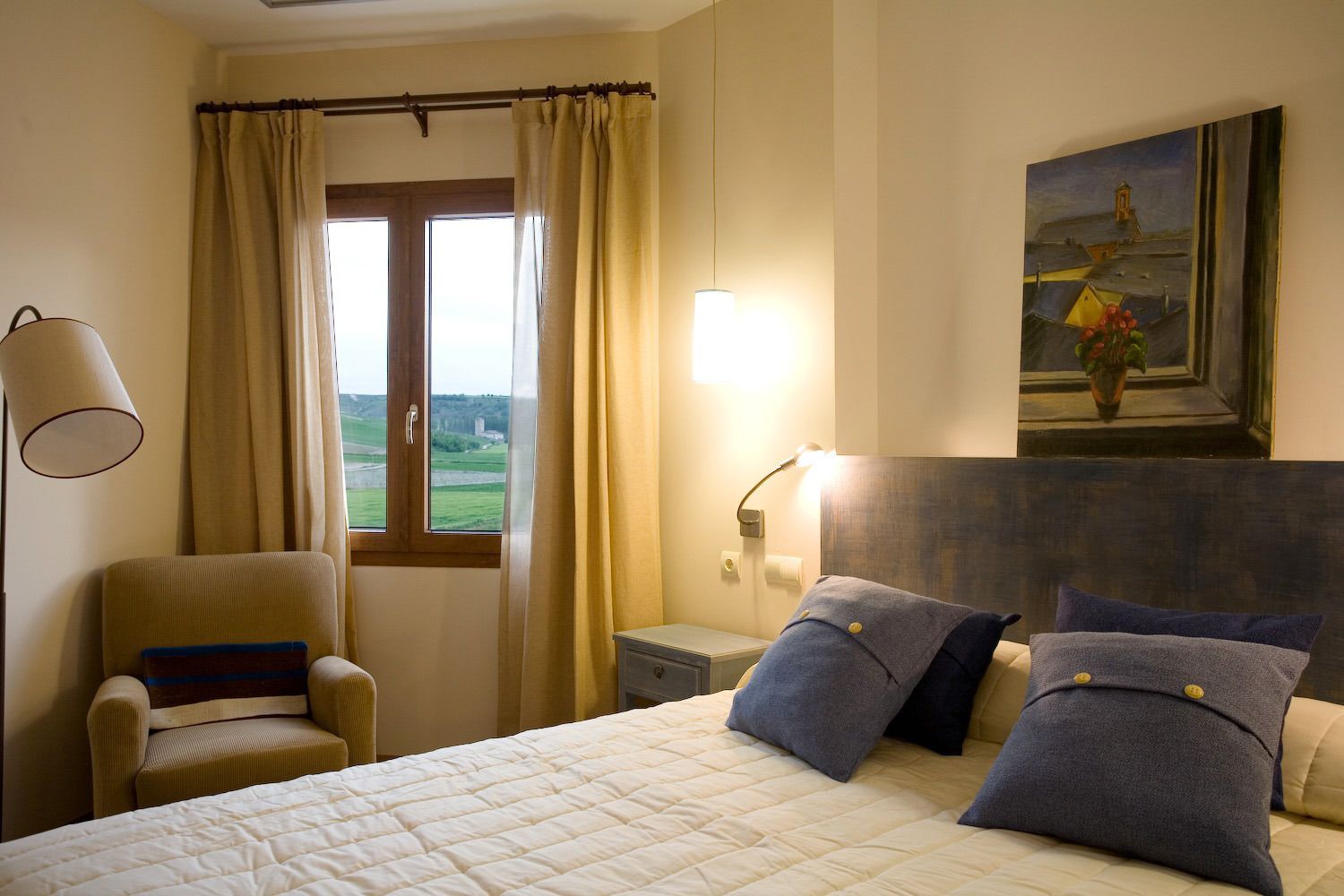 3 bedrooms, premium bedding, minibar, in-room safe