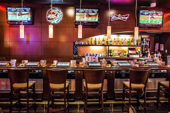 2 bars/lounges
