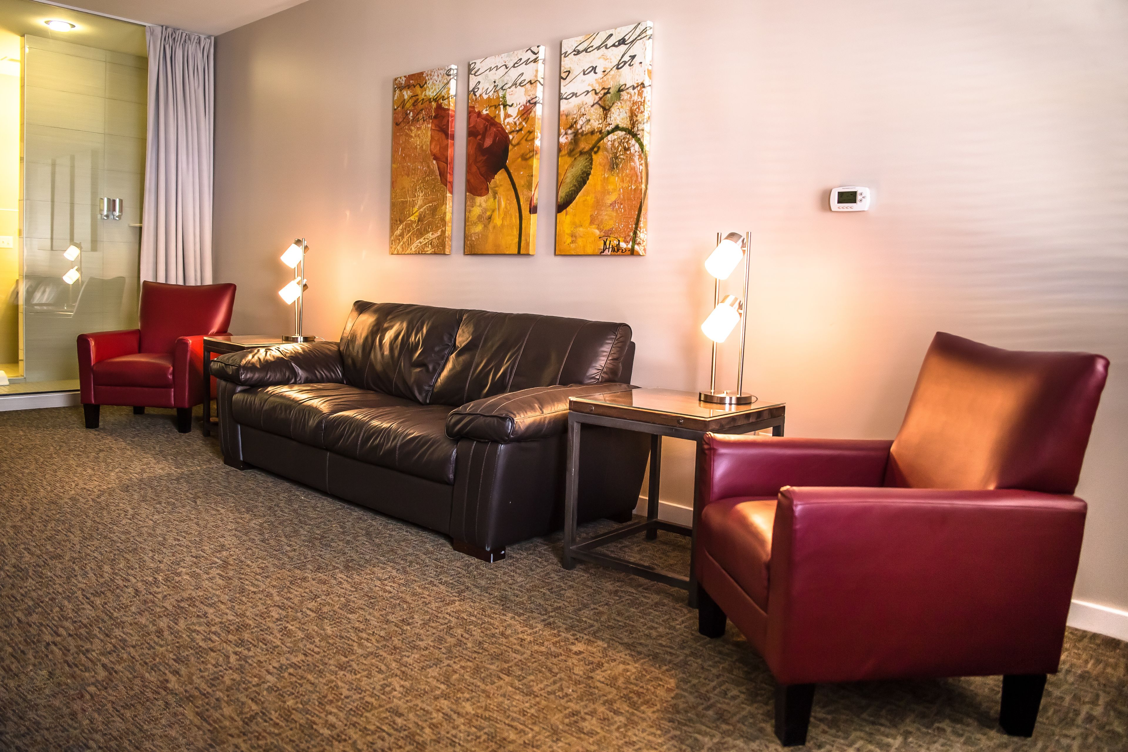 Colchones con pillow-top, decoración personalizada y muebles diferentes 