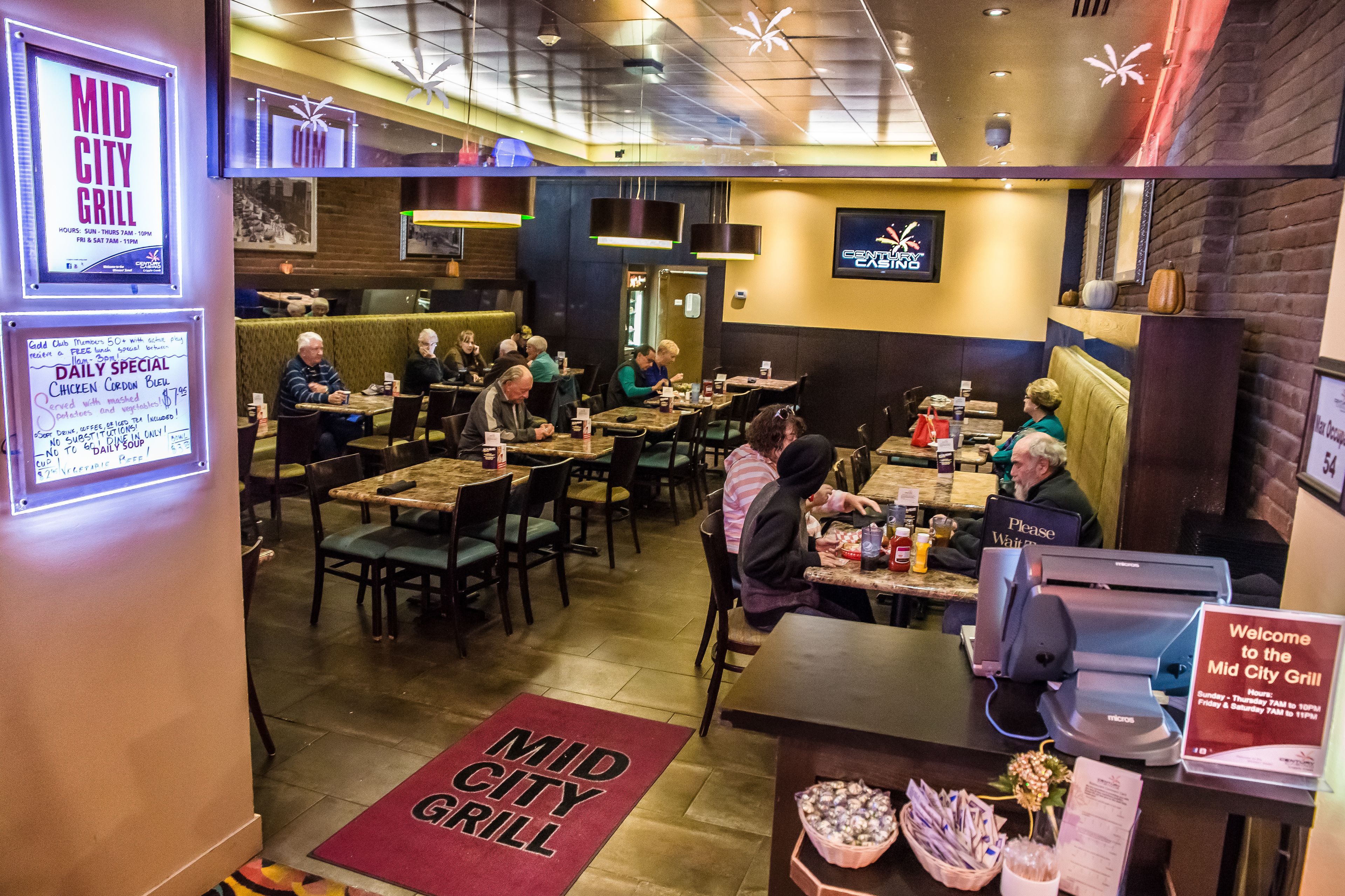 朝食、ランチ、ディナーに営業 (アメリカ料理)