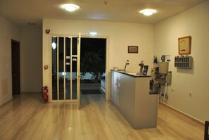 Reception - Filoxenia Hotel & Apartments (Kefalonia)