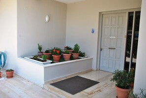 Pintu masuk properti