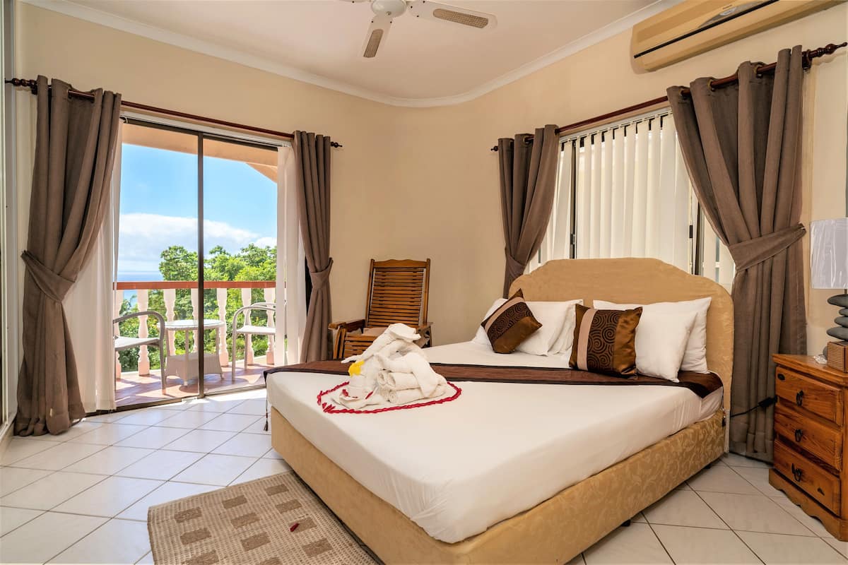 Family Room, 2 Bedrooms