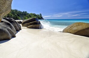 Una spiaggia nelle vicinanze