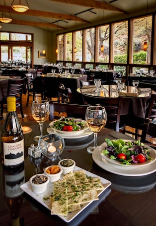 Dinner served, American cuisine. Flanigan's Resort and Spa