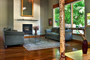 Lobby sitting area - Flanigan's Resort and Spa (Springdale)
